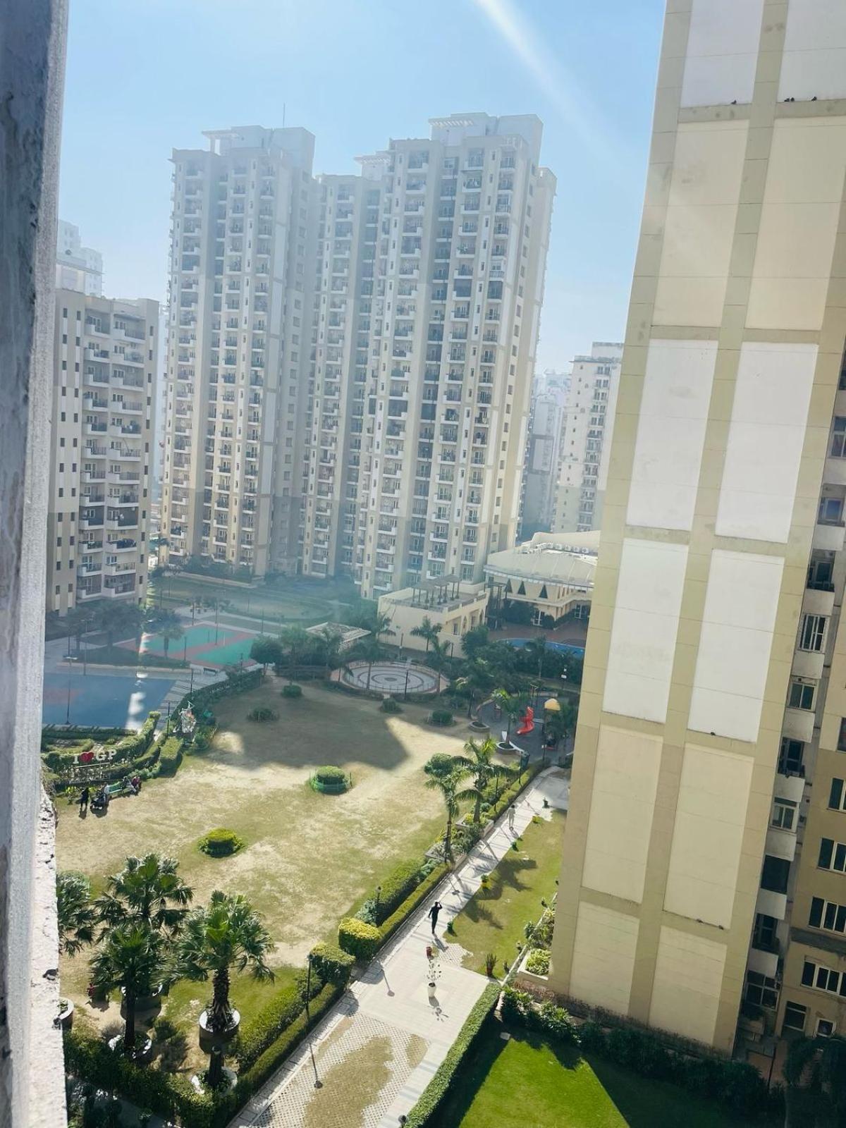Dream Vibes Studio Apartment Нойда Экстерьер фото